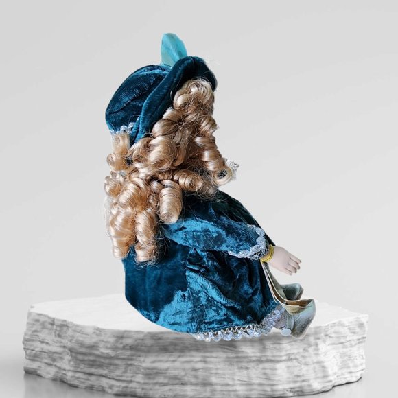 1990's "JEWEL" Vintage PORCELAIN Wind up Doll - Picture 3 of 10